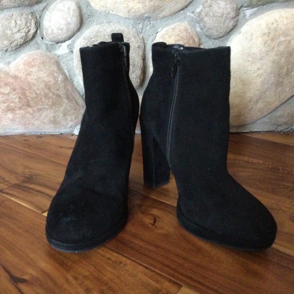 ✔️ Gianni Bini Block Heel Black Suede Boots Size 8